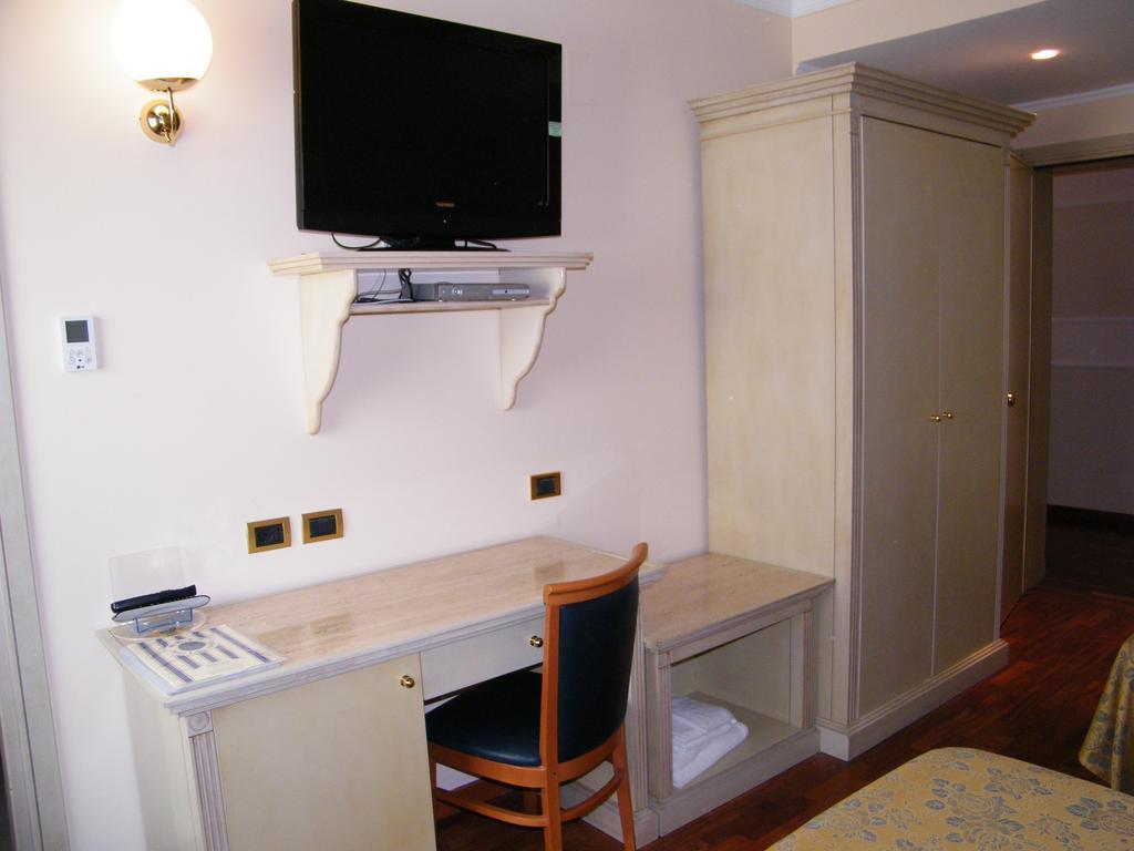 Double Room,1643162058:JPEG